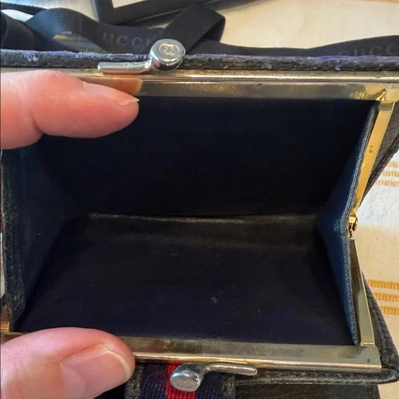 Gucci Navy and Cream Bifold Wallet with box, ribbon, paperwork, and silica packs - Picture 8 of 14